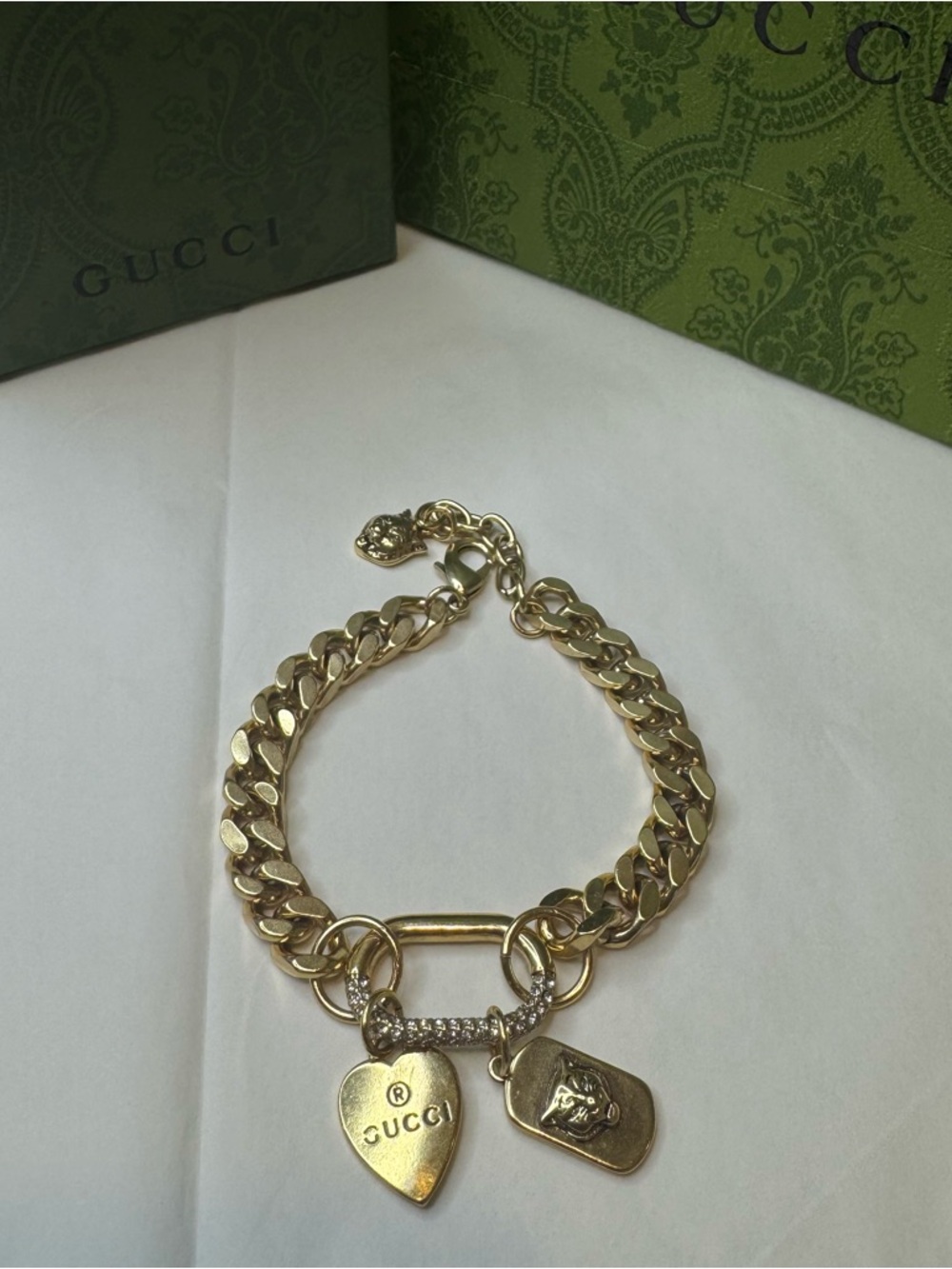 Gucci Gold Chain Bracelet with Round Logo Charm - Picture 7 of 7